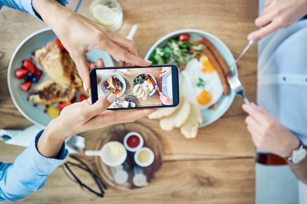 Taking a picture of two plates of food | Motif