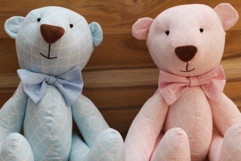 Blue and pink bears