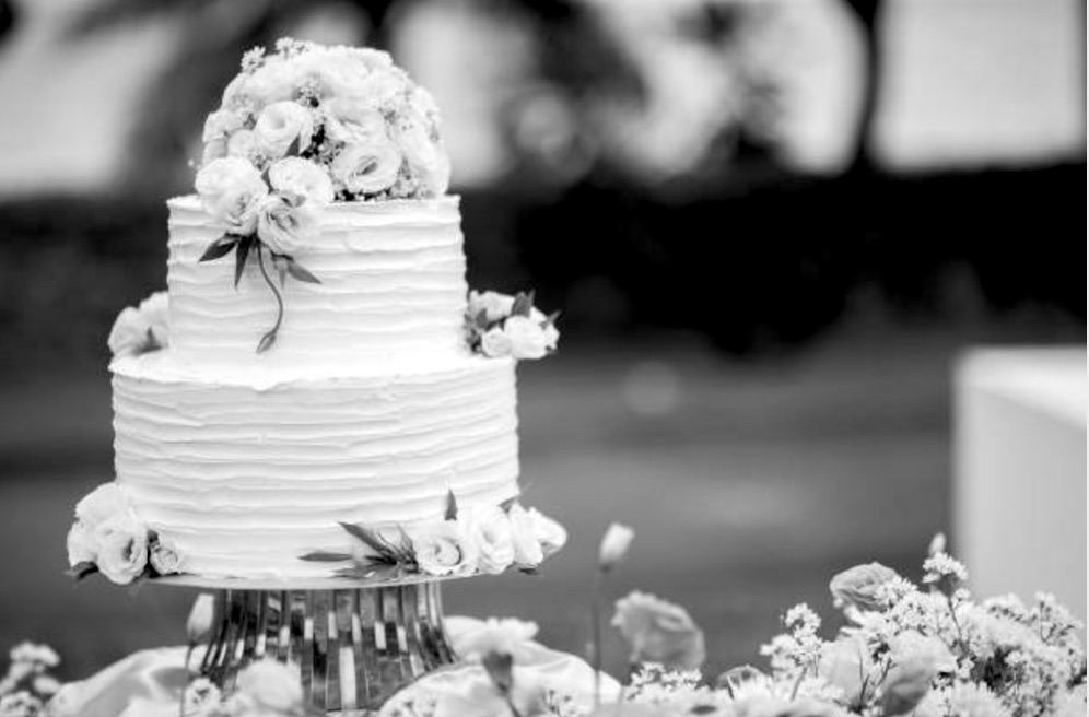 A black and white image of a wedding cake | Motif