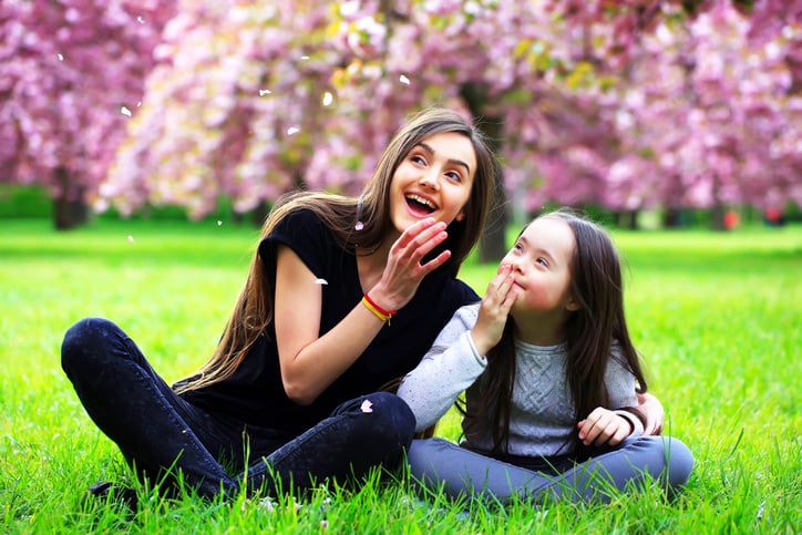 Posing sisters for beautiful pictures outside in nature. 